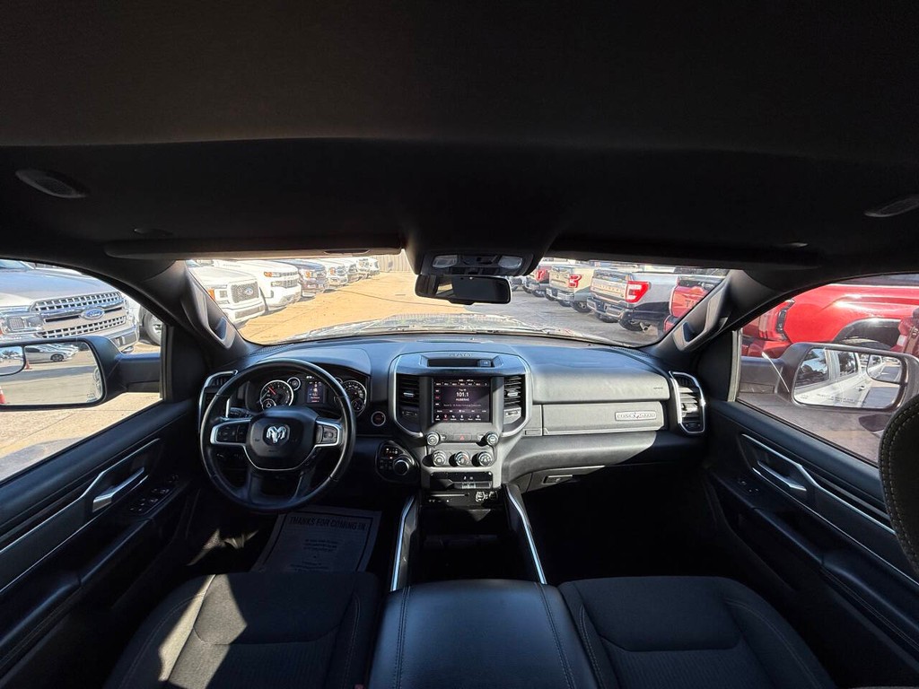 Ram 1500 Vehicle Full-screen Gallery Image 18