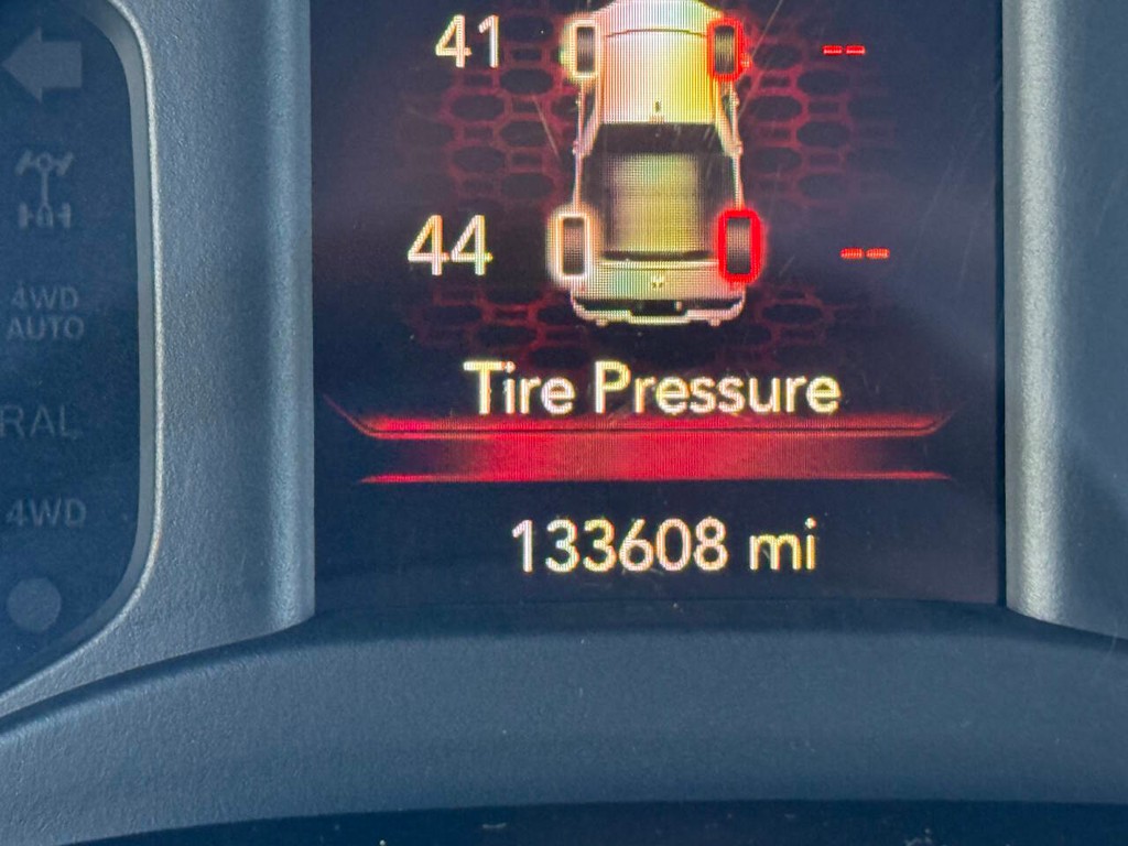 Ram 1500 Vehicle Full-screen Gallery Image 32