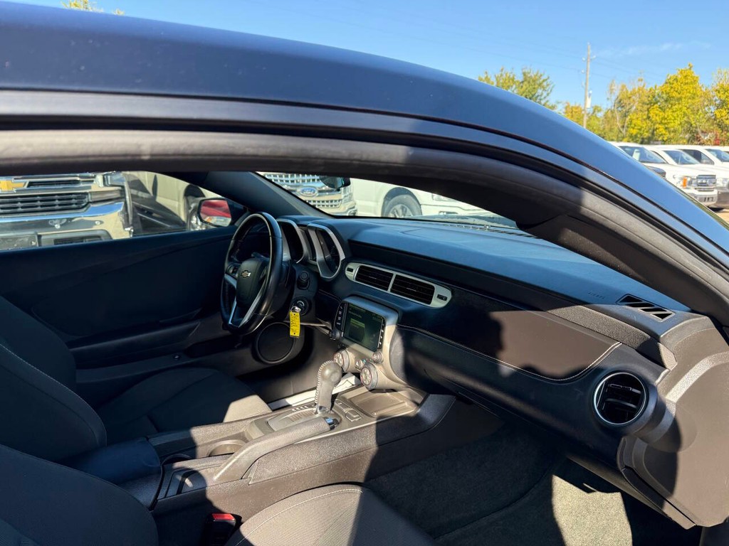 Chevrolet Camaro Vehicle Full-screen Gallery Image 10