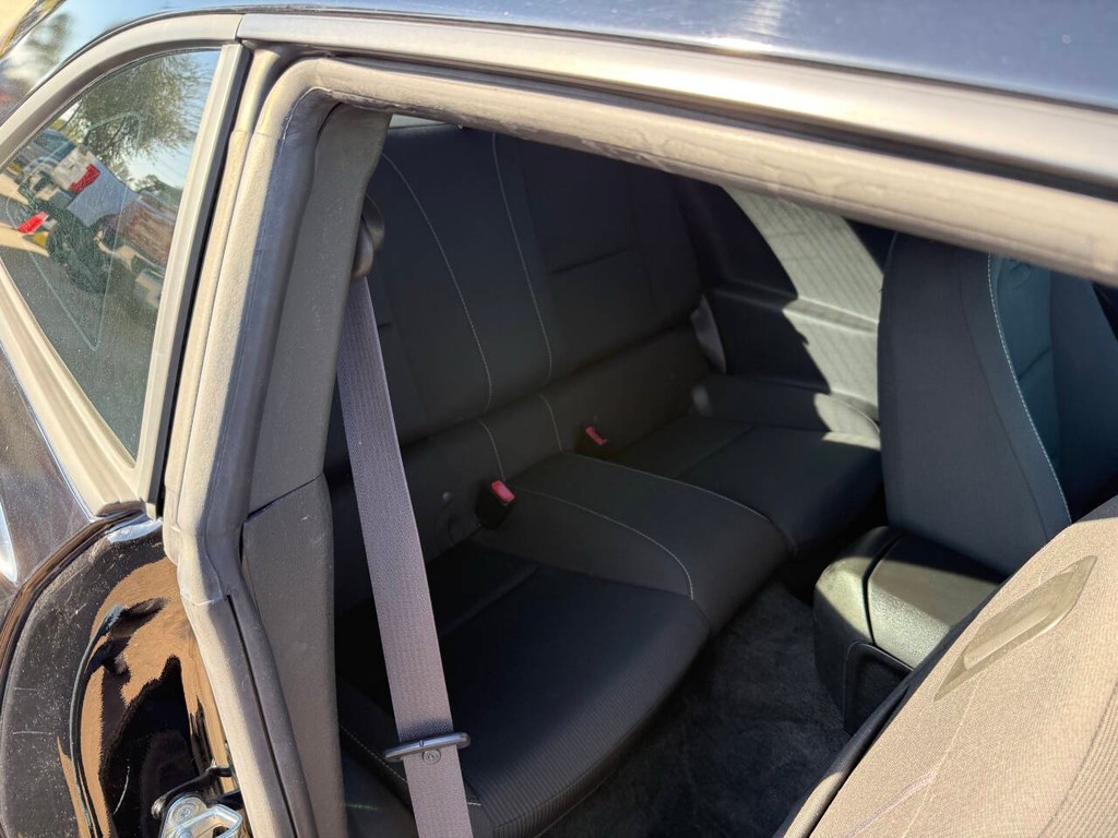 Chevrolet Camaro Vehicle Full-screen Gallery Image 12