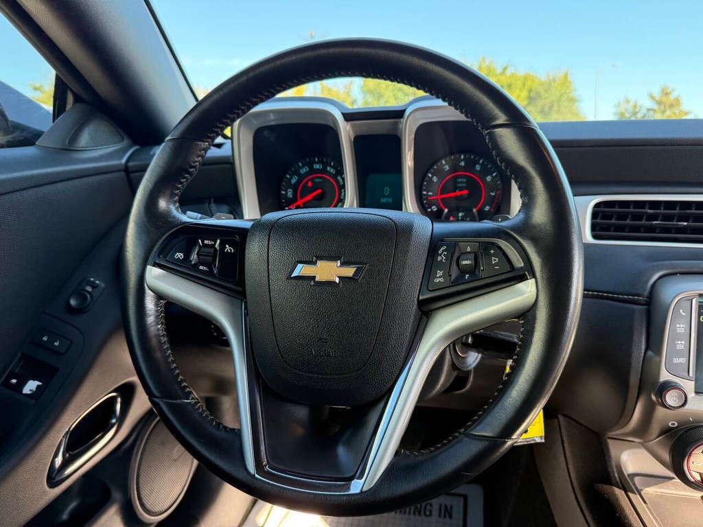 Chevrolet Camaro Vehicle Full-screen Gallery Image 17