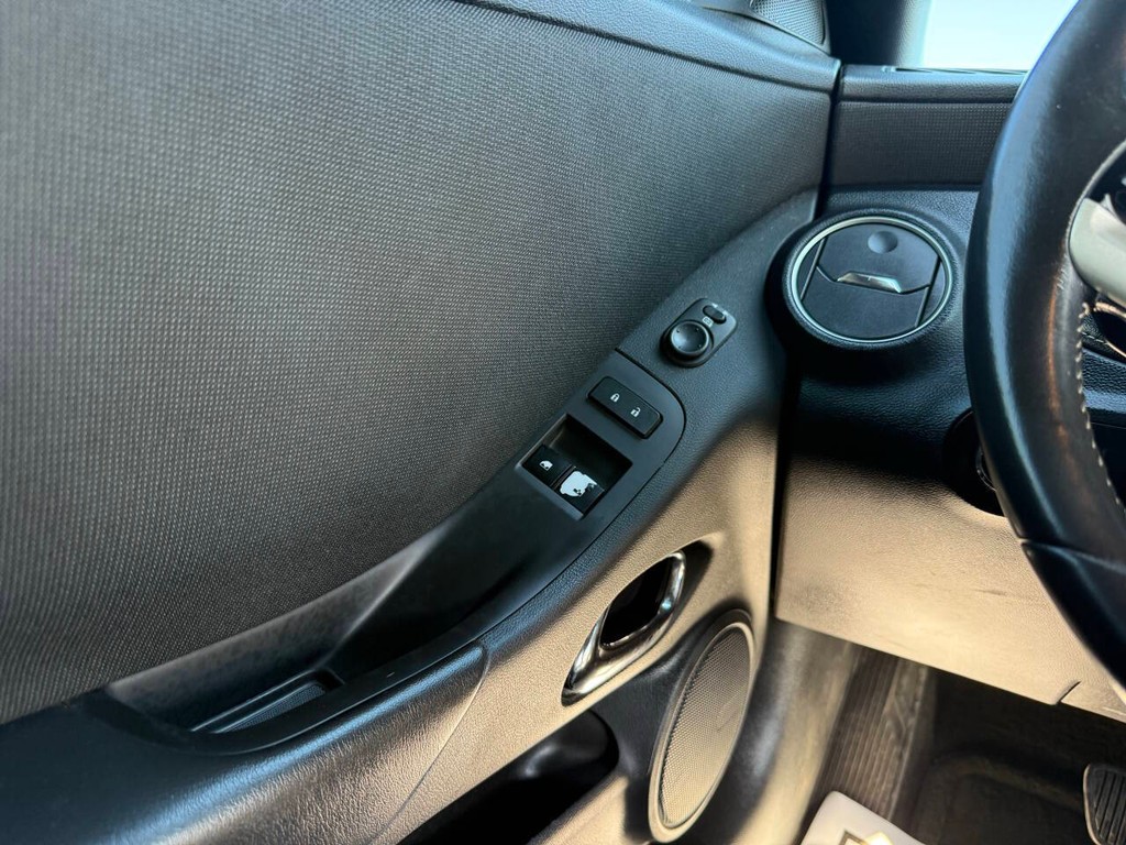 Chevrolet Camaro Vehicle Full-screen Gallery Image 24