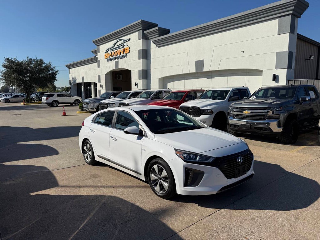 Hyundai Ioniq Plug-in Hybrid Vehicle Full-screen Gallery Image 02