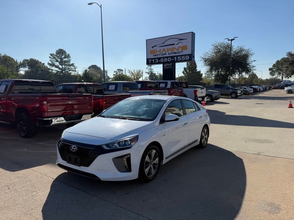 Hyundai Ioniq Plug-in Hybrid Vehicle Full-screen Gallery Image 03