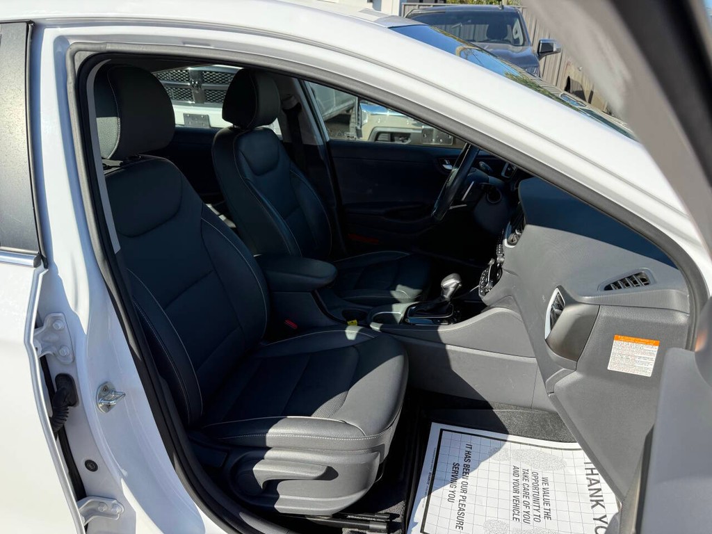 Hyundai Ioniq Plug-in Hybrid Vehicle Full-screen Gallery Image 11