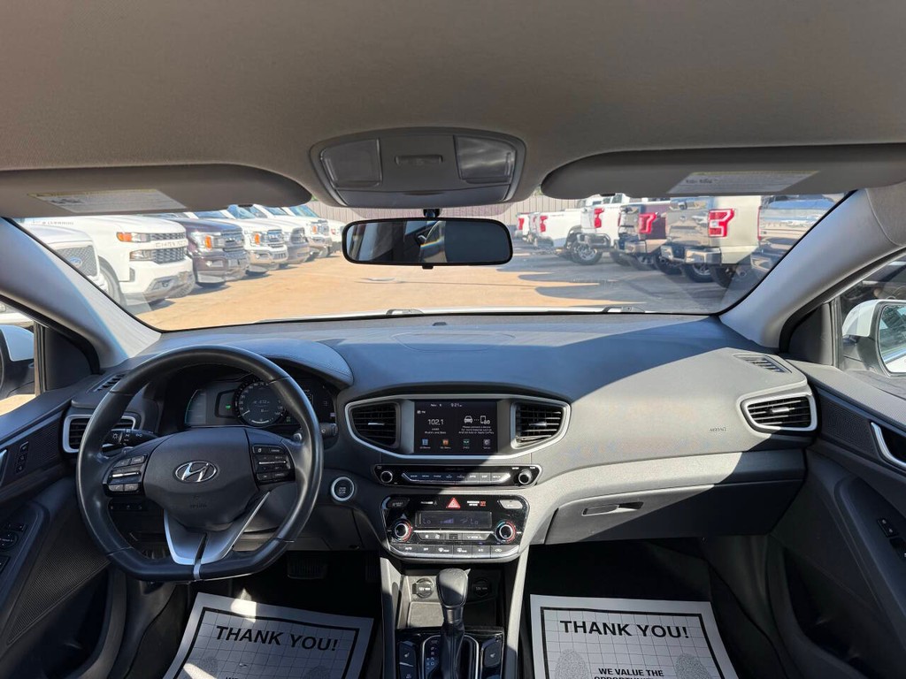 Hyundai Ioniq Plug-in Hybrid Vehicle Full-screen Gallery Image 17