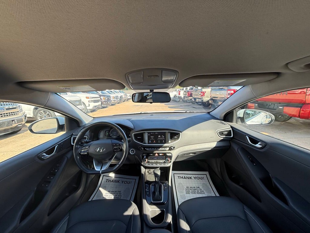 Hyundai Ioniq Plug-in Hybrid Vehicle Full-screen Gallery Image 18