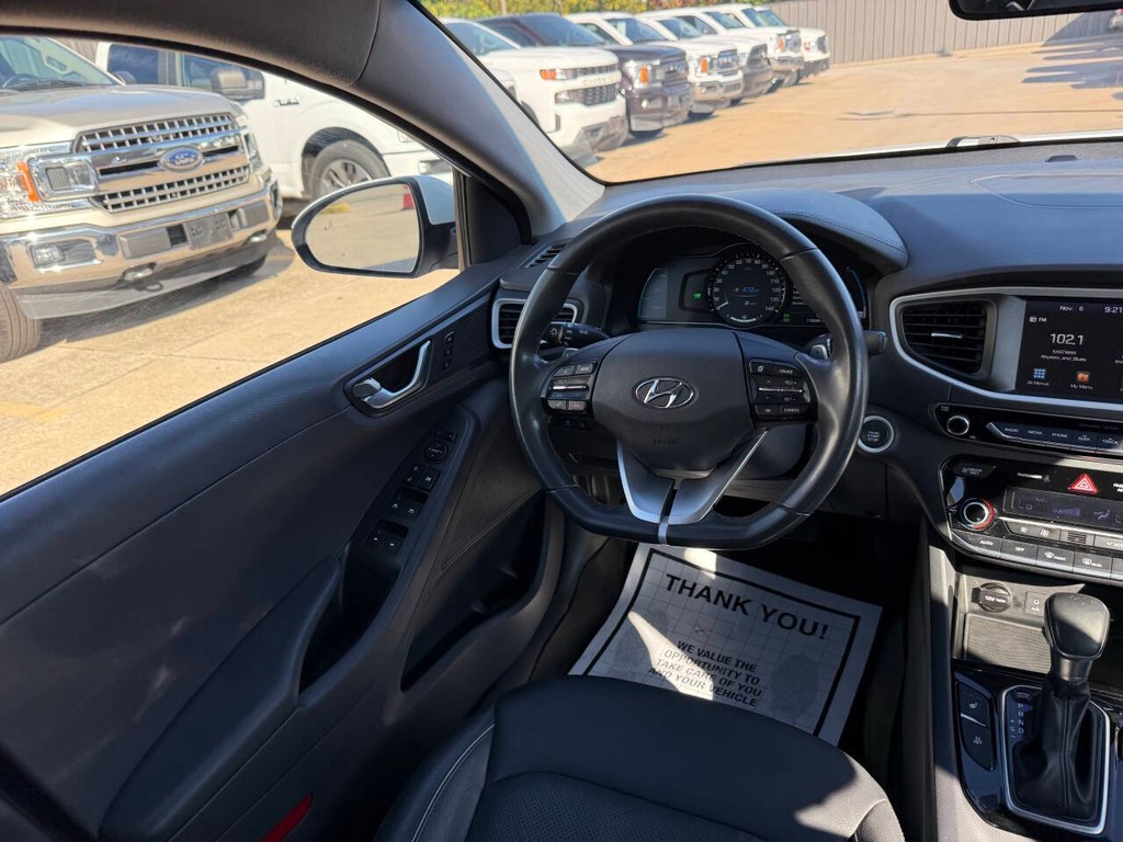 Hyundai Ioniq Plug-in Hybrid Vehicle Full-screen Gallery Image 19