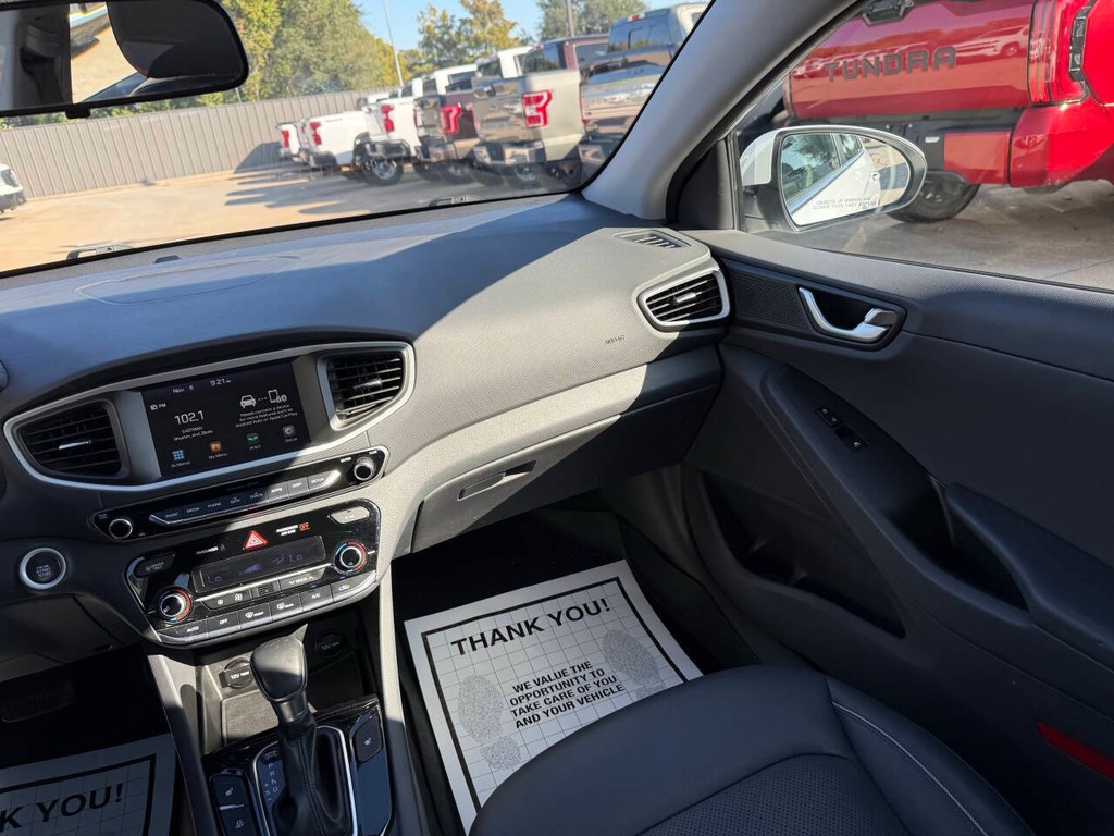 Hyundai Ioniq Plug-in Hybrid Vehicle Full-screen Gallery Image 20