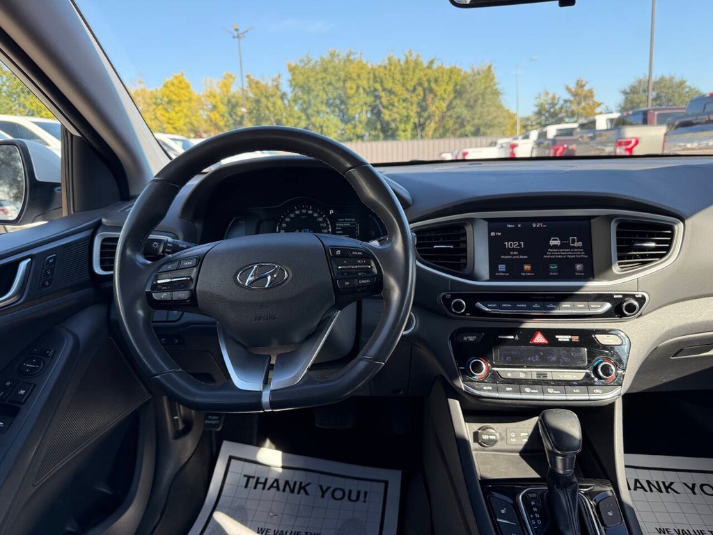 Hyundai Ioniq Plug-in Hybrid Vehicle Full-screen Gallery Image 21