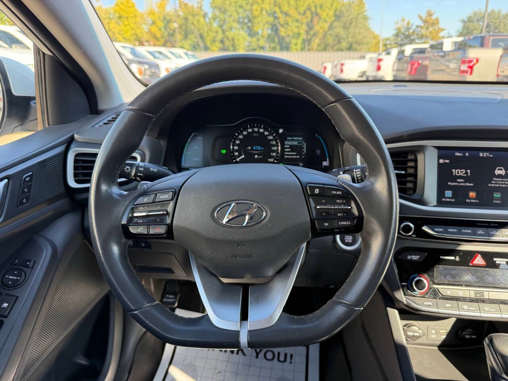 Hyundai Ioniq Plug-in Hybrid Vehicle Full-screen Gallery Image 22