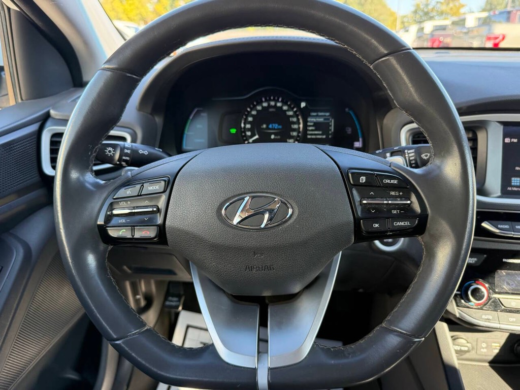 Hyundai Ioniq Plug-in Hybrid Vehicle Full-screen Gallery Image 23