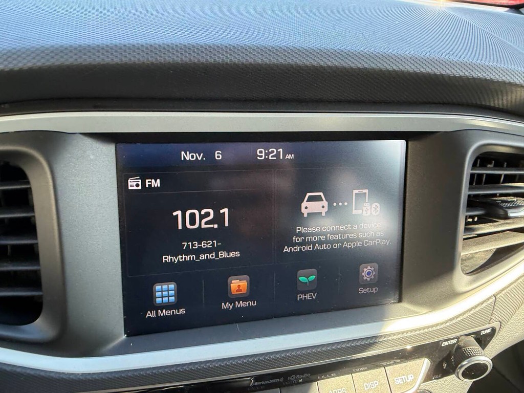 Hyundai Ioniq Plug-in Hybrid Vehicle Full-screen Gallery Image 25