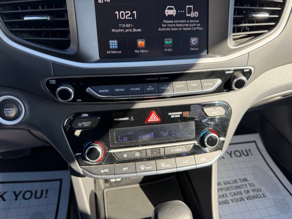 Hyundai Ioniq Plug-in Hybrid Vehicle Full-screen Gallery Image 27