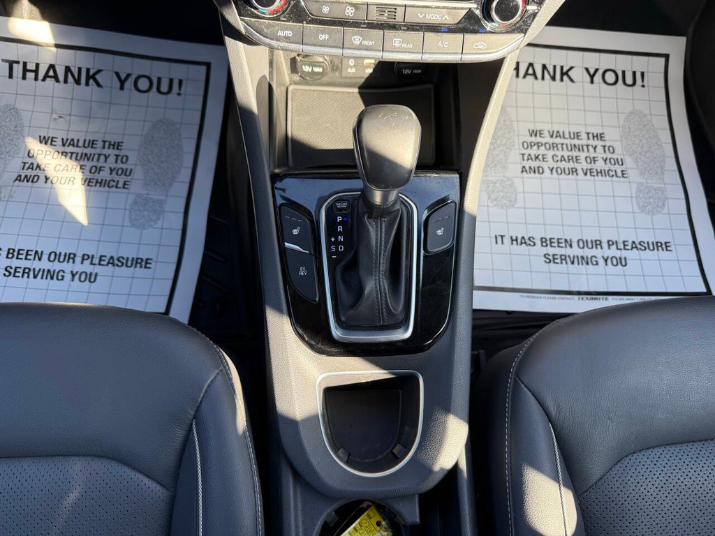 Hyundai Ioniq Plug-in Hybrid Vehicle Full-screen Gallery Image 28