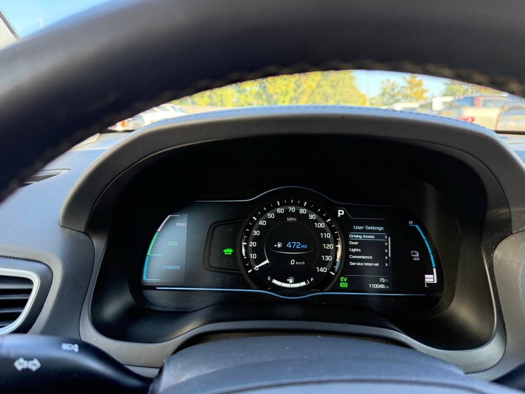 Hyundai Ioniq Plug-in Hybrid Vehicle Full-screen Gallery Image 30