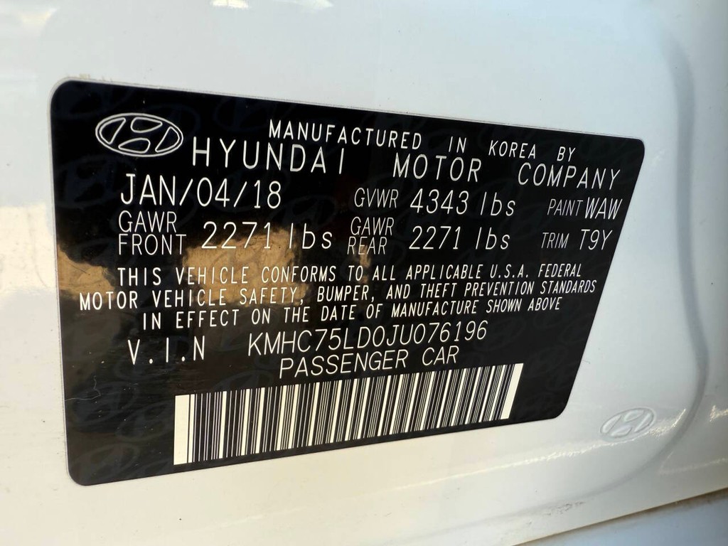 Hyundai Ioniq Plug-in Hybrid Vehicle Full-screen Gallery Image 32