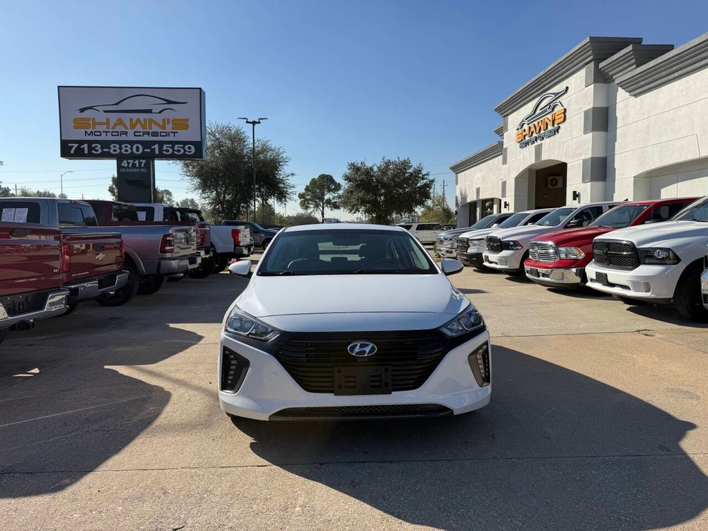 Hyundai Ioniq Plug-in Hybrid Vehicle Full-screen Gallery Image 39