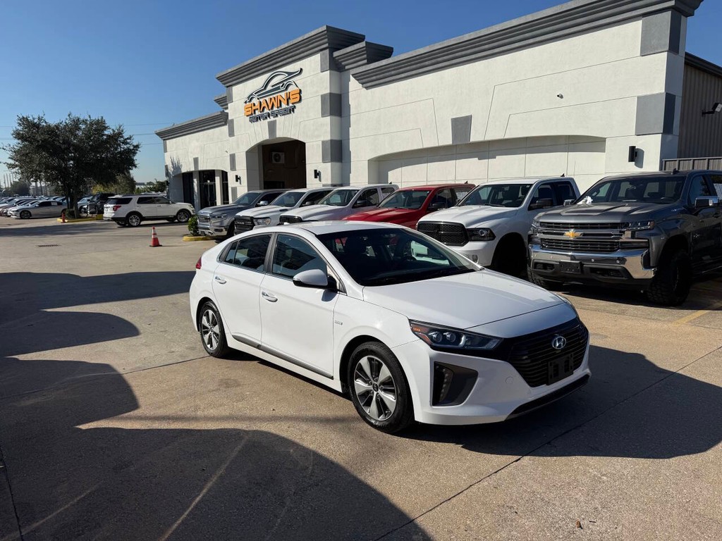 Hyundai Ioniq Plug-in Hybrid Vehicle Full-screen Gallery Image 40