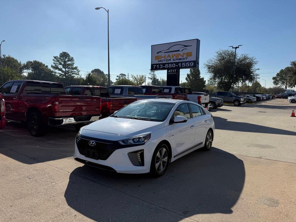 Hyundai Ioniq Plug-in Hybrid Vehicle Full-screen Gallery Image 41