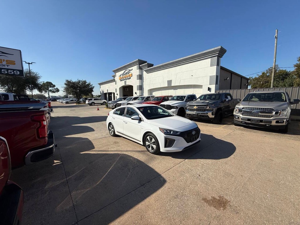 Hyundai Ioniq Plug-in Hybrid Vehicle Full-screen Gallery Image 42