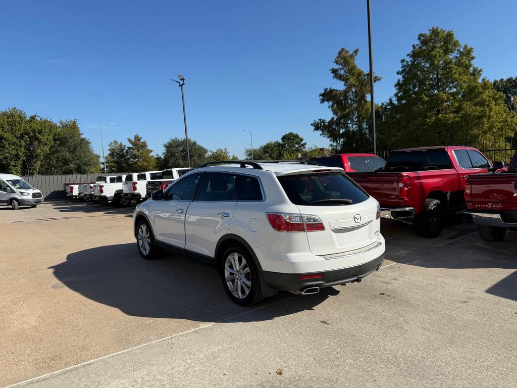 Mazda CX-9 Vehicle Full-screen Gallery Image 04