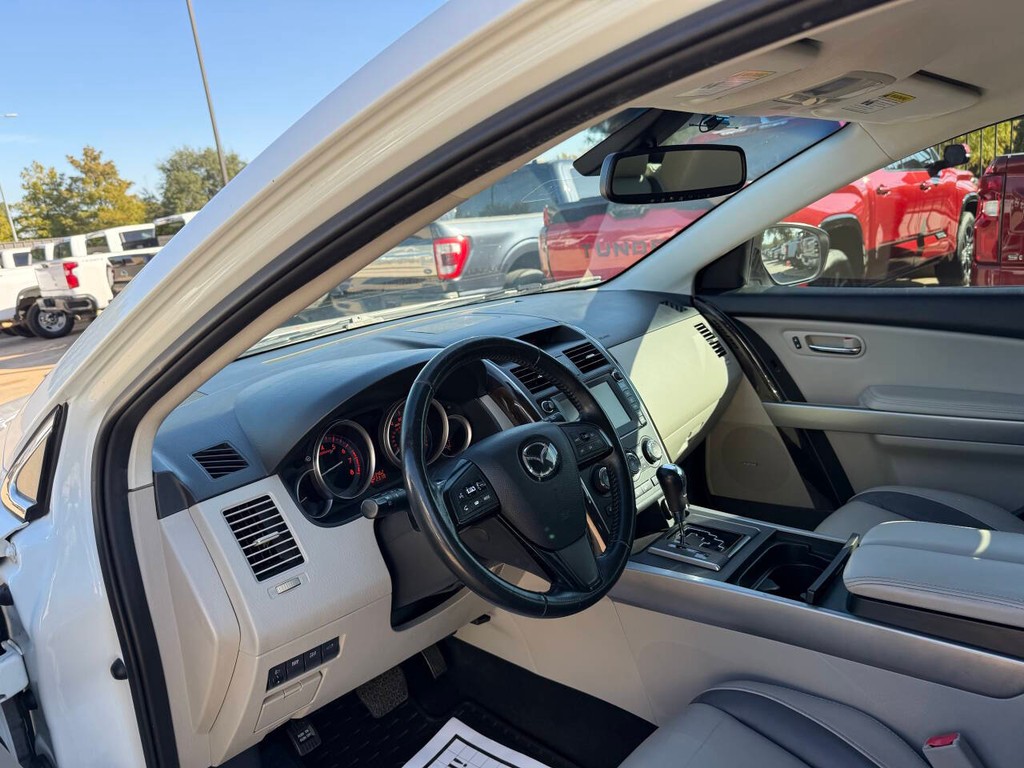 Mazda CX-9 Vehicle Full-screen Gallery Image 06