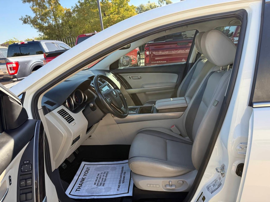 Mazda CX-9 Vehicle Full-screen Gallery Image 07