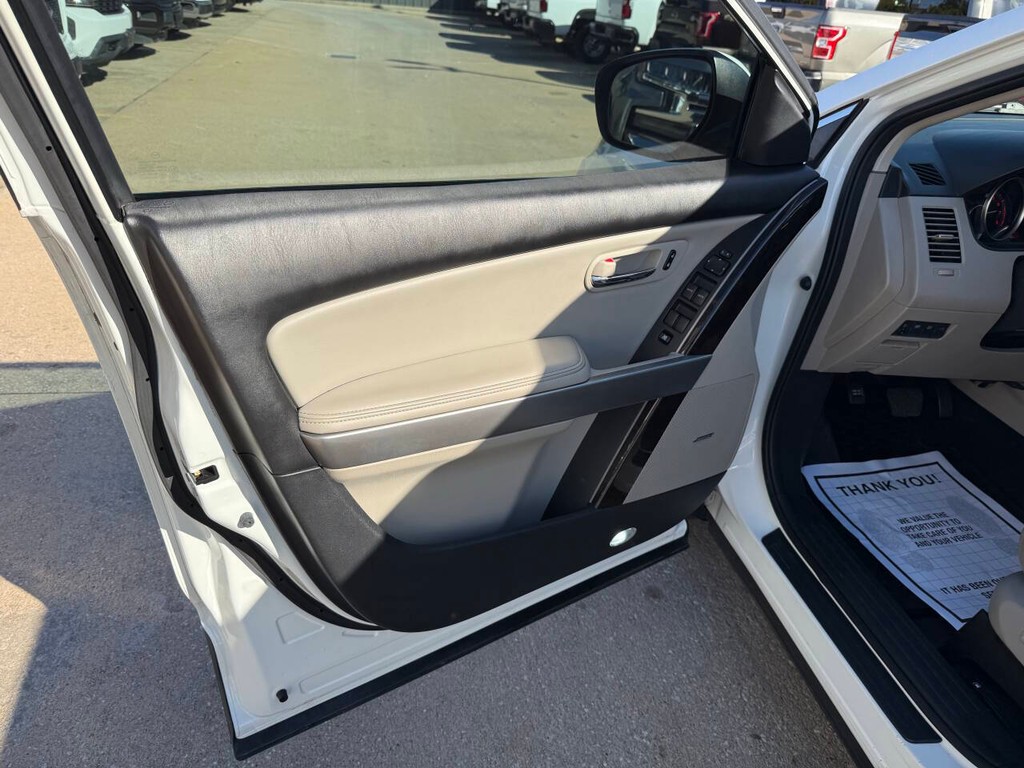 Mazda CX-9 Vehicle Full-screen Gallery Image 08