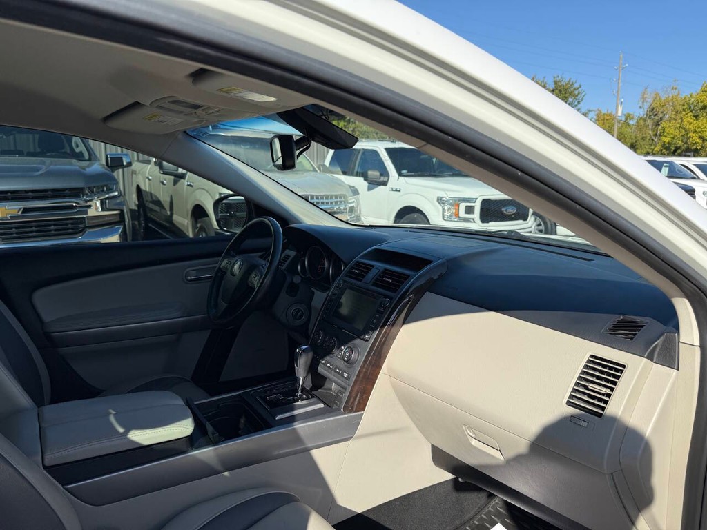 Mazda CX-9 Vehicle Full-screen Gallery Image 09