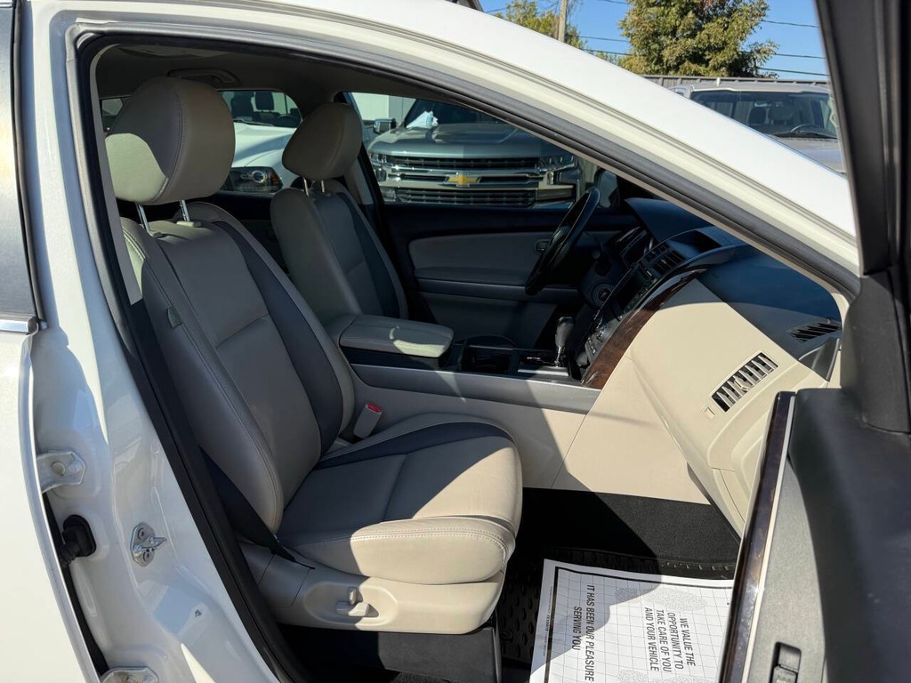 Mazda CX-9 Vehicle Full-screen Gallery Image 10