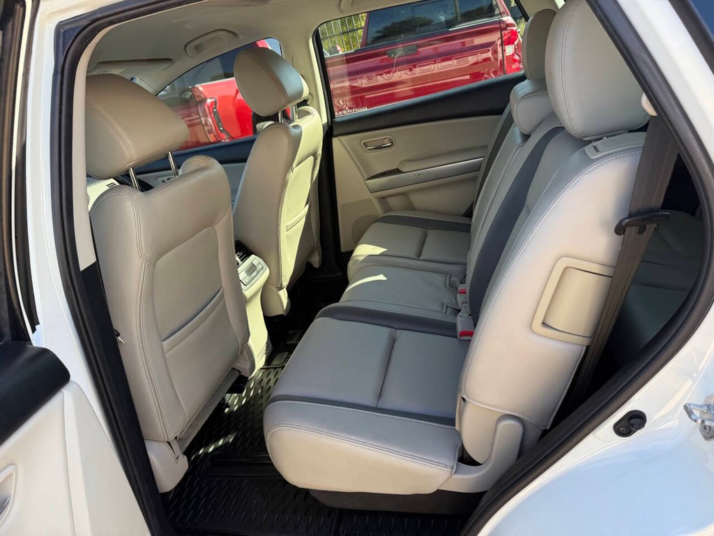 Mazda CX-9 Vehicle Full-screen Gallery Image 12