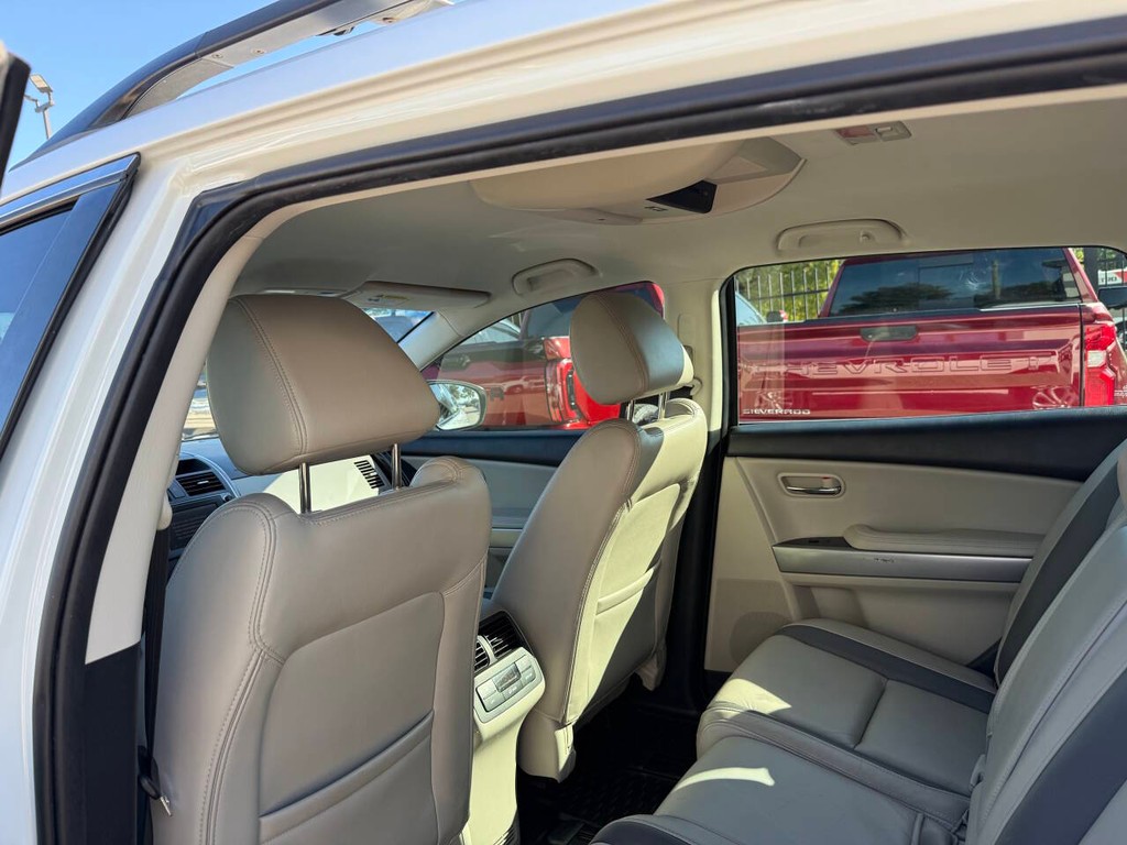 Mazda CX-9 Vehicle Full-screen Gallery Image 13