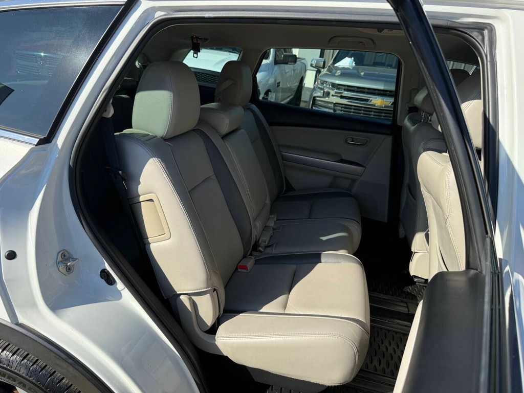 Mazda CX-9 Vehicle Full-screen Gallery Image 16