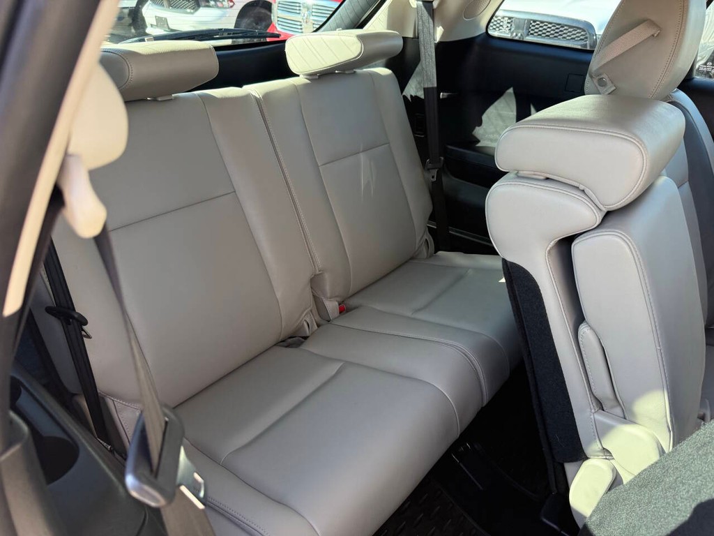 Mazda CX-9 Vehicle Full-screen Gallery Image 17