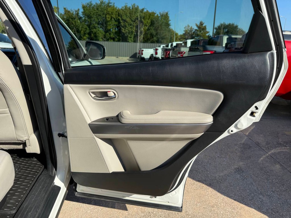 Mazda CX-9 Vehicle Full-screen Gallery Image 18