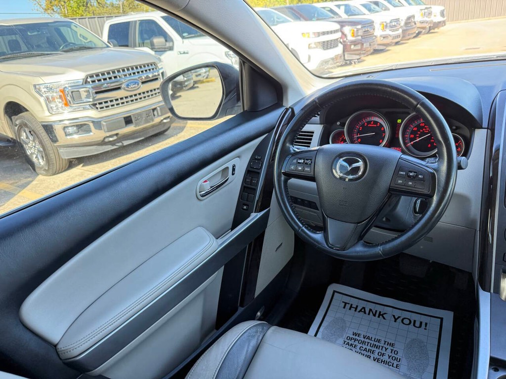 Mazda CX-9 Vehicle Full-screen Gallery Image 21