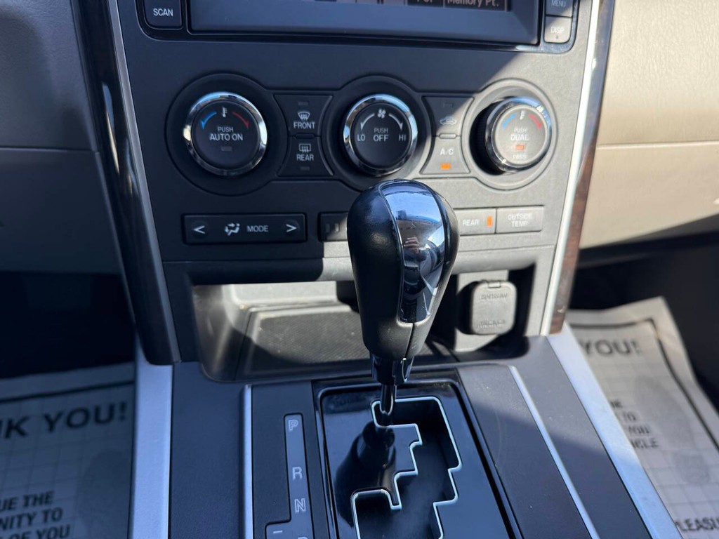 Mazda CX-9 Vehicle Full-screen Gallery Image 30