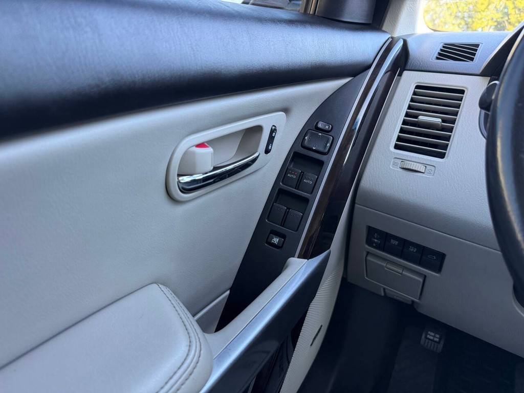 Mazda CX-9 Vehicle Full-screen Gallery Image 32