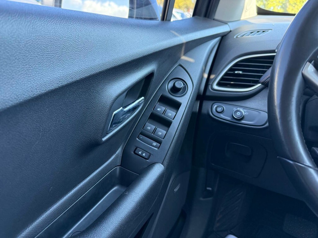 Chevrolet Trax Vehicle Full-screen Gallery Image 30