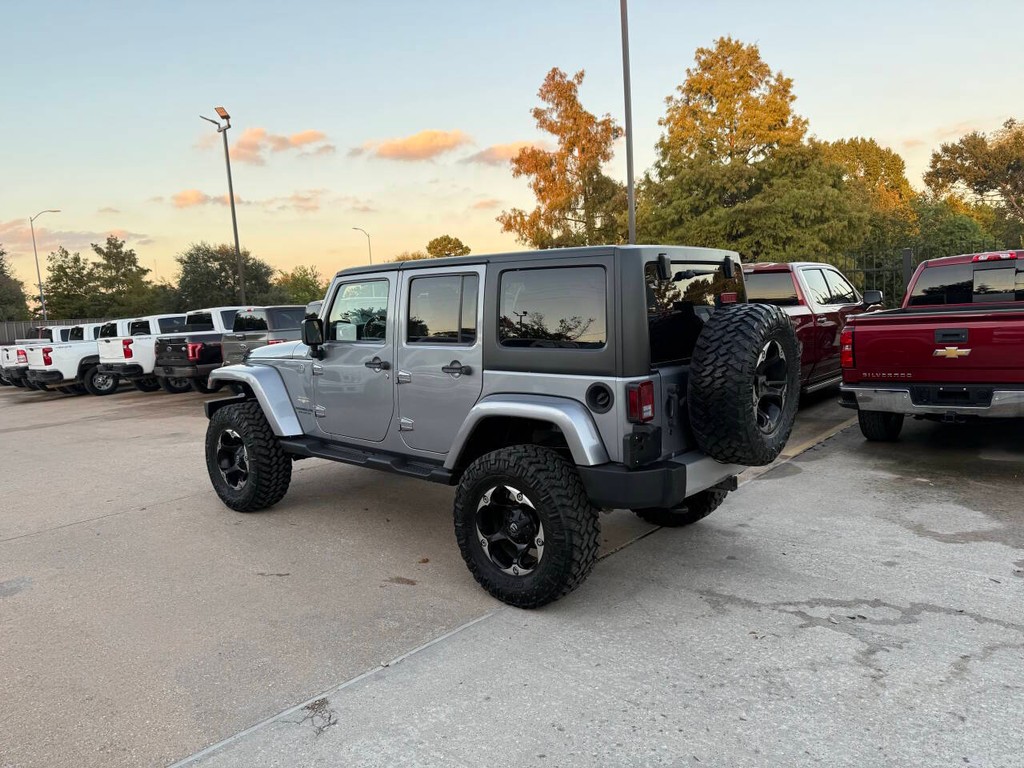 Jeep Wrangler Unlimited Vehicle Full-screen Gallery Image 04