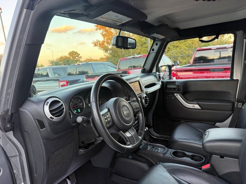 Jeep Wrangler Unlimited Vehicle Full-screen Gallery Image 06