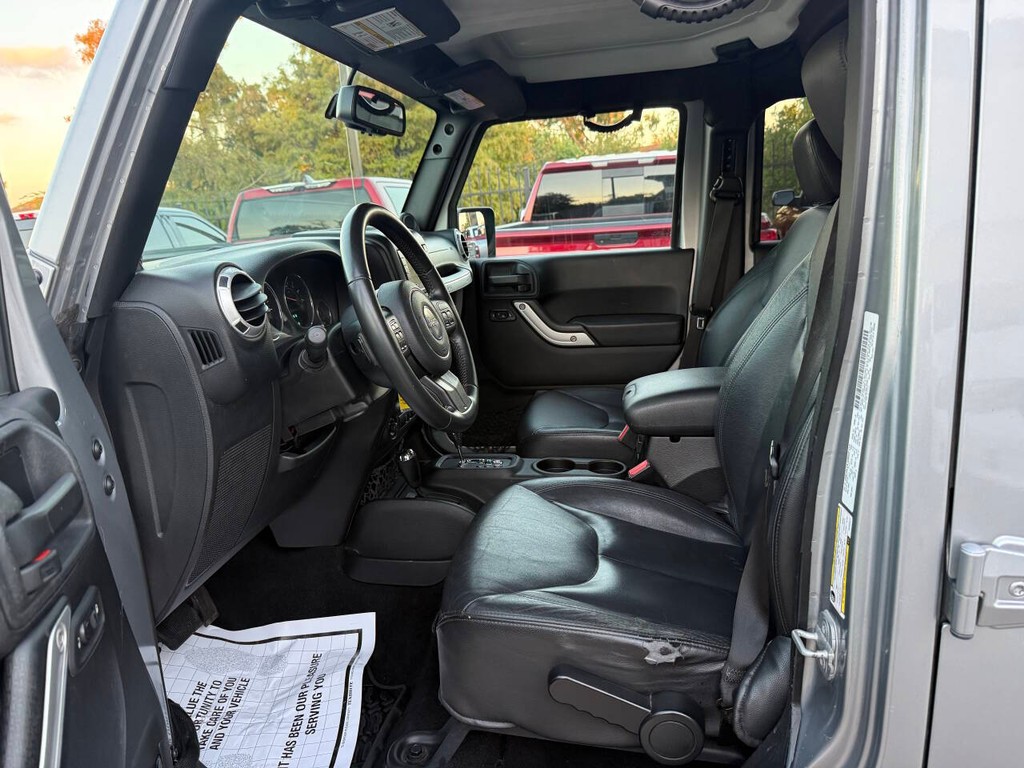 Jeep Wrangler Unlimited Vehicle Full-screen Gallery Image 07