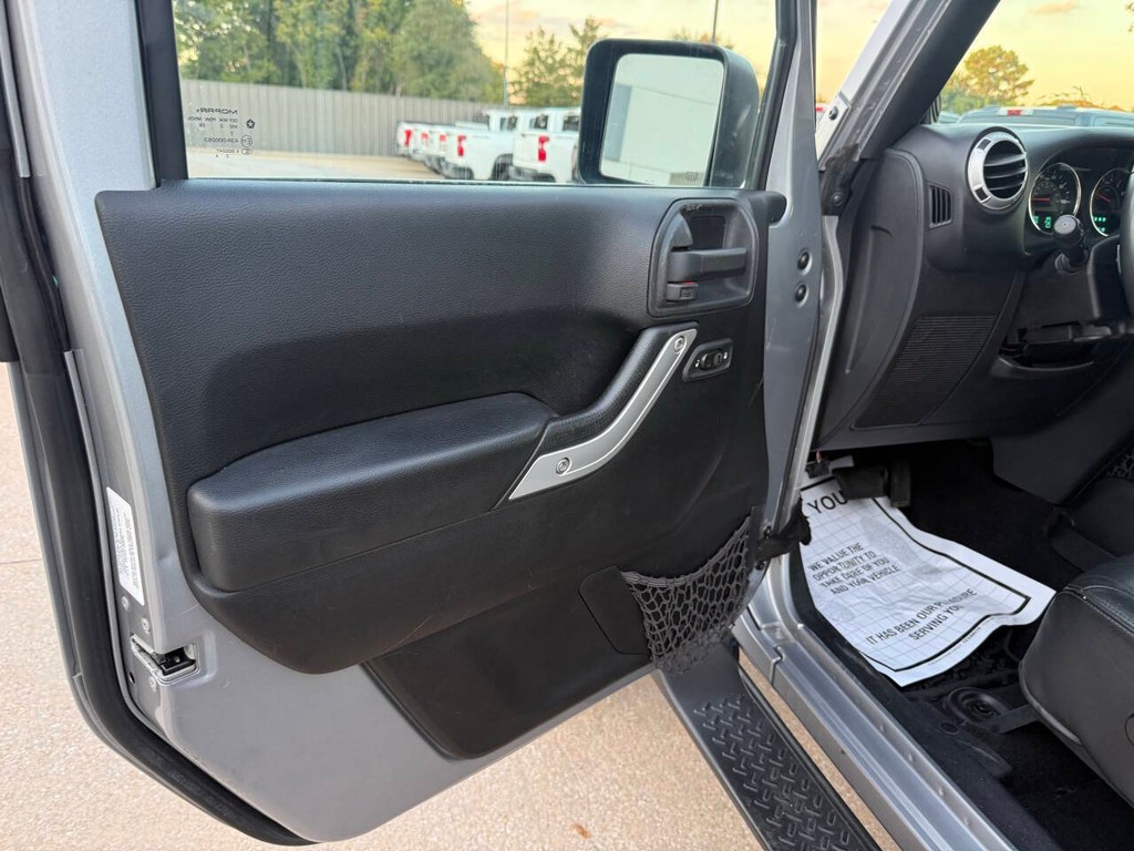 Jeep Wrangler Unlimited Vehicle Full-screen Gallery Image 08