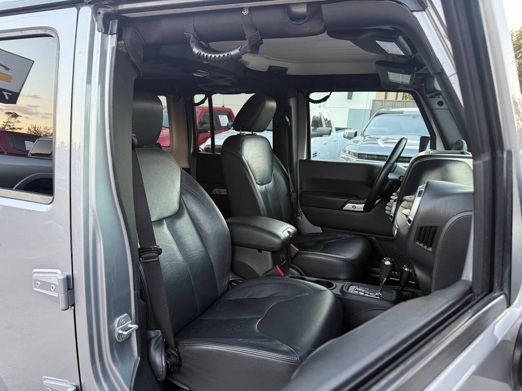 Jeep Wrangler Unlimited Vehicle Full-screen Gallery Image 10