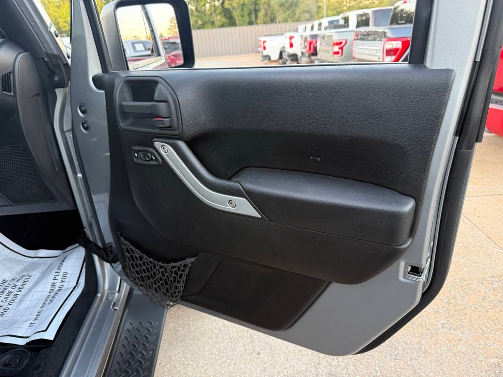 Jeep Wrangler Unlimited Vehicle Full-screen Gallery Image 11