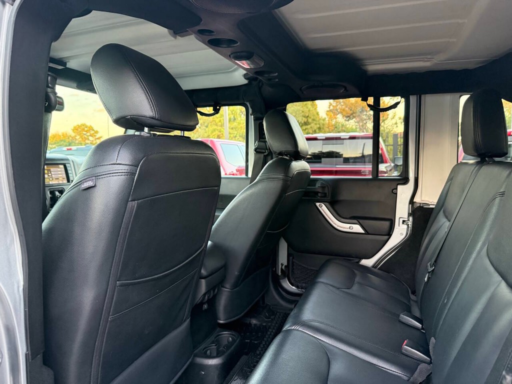 Jeep Wrangler Unlimited Vehicle Full-screen Gallery Image 12