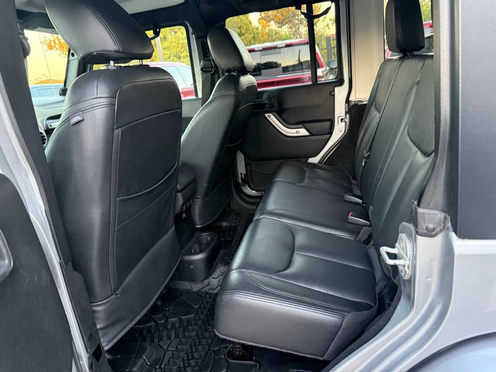 Jeep Wrangler Unlimited Vehicle Full-screen Gallery Image 13