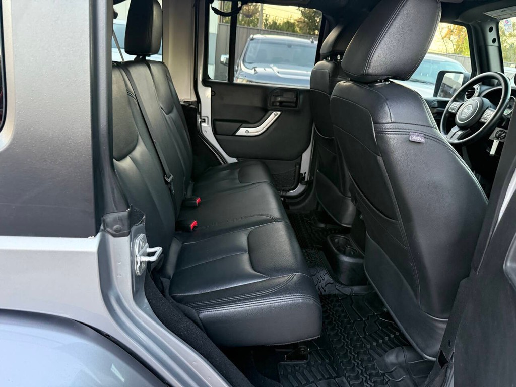 Jeep Wrangler Unlimited Vehicle Full-screen Gallery Image 15