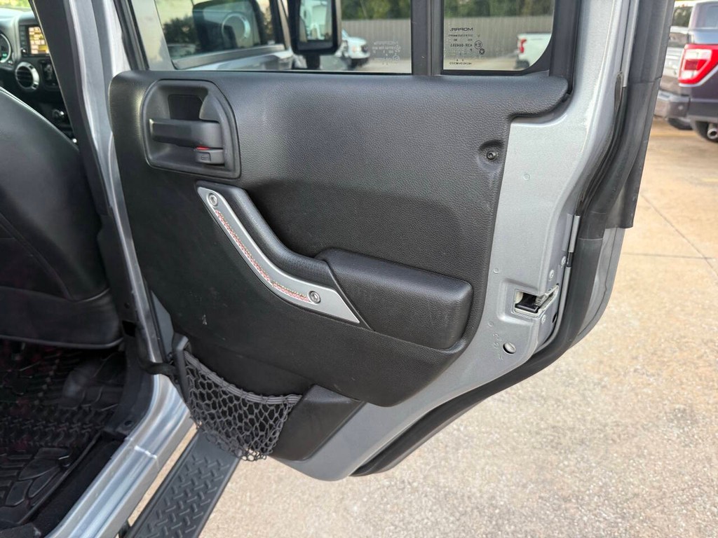 Jeep Wrangler Unlimited Vehicle Full-screen Gallery Image 16